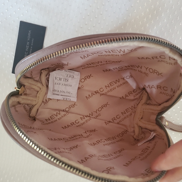 BUNDLE FOR FREE SHIPPING 💕 MARC NEW YORK CLUTCH / WRISTLET - Picture 6 of 8